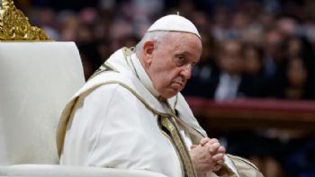 Expectativa mundial por la salud del Papa: será sometido a una operación