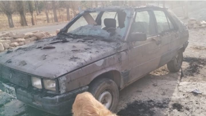 Misterio y miedo por el incendio de dos autos en Calingasta