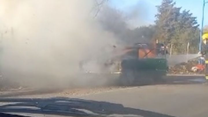 Una familia alcanzó a salir de un auto que se prendió fuego
