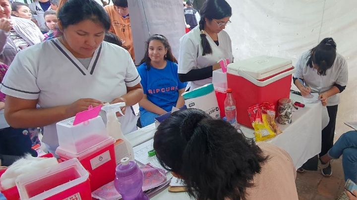 Exitoso operativo en la Feria de las Pulgas: aplicaron más de 200 dosis de vacunas