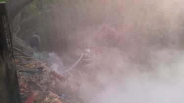 Susto en Pocito por un incendio forestal en los fondos de 2 viviendas