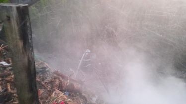 Susto en Pocito por un incendio forestal en los fondos de 2 viviendas