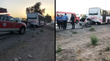 En Caucete, grave accidente entre un colectivo y un auto dejó varios heridos