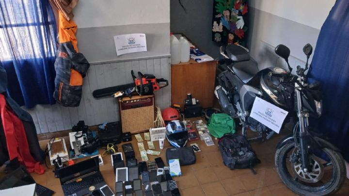 Moto, celulares y ropa: dieron con un millonario botín robado a una familia en Rodeo