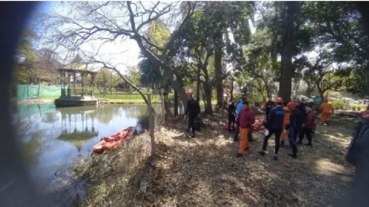 Horror: encontraron el cadáver de un hombre en uno de los lagos de Palermo