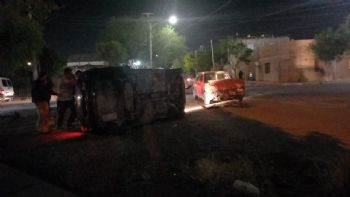 Vuelco en Pocito: un fuerte choque dejó a un auto ruedas para arriba