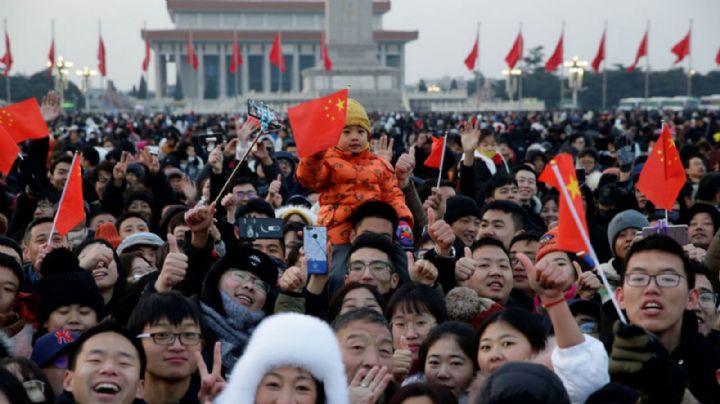 La población china cae y el régimen pide a las mujeres tener más hijos