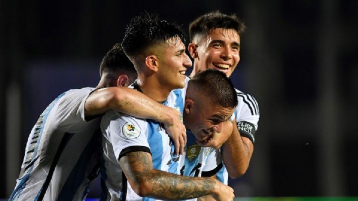 Argentina aplastó a Chile y consiguió su pase a la siguiente ronda
