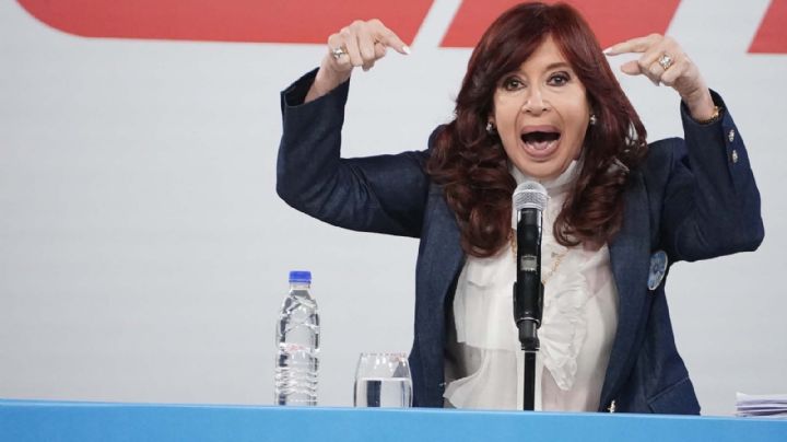 CFK volvió a la carga contra Milei por la pobreza: ‘Están jugando con la mesa de los argentinos’