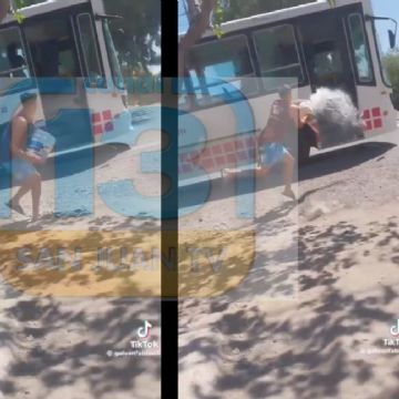 Repudiable video: le tiró un baldazo de agua a un colectivero de Red Tulum