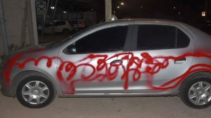 Absolvieron a los policías que le 'grafitearon' el auto a otro efectivo