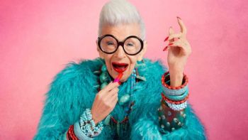 A los 102 años murió Iris Apfel, un ícono de la moda mundial
