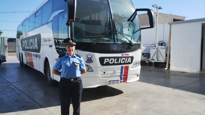 Gabriela, una mujer clave y la primera conductora de colectivo policial